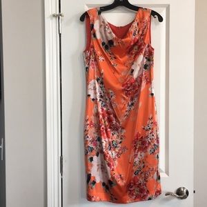 St. John silk dress - size 10 in EUC